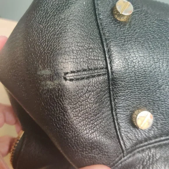 Vintage Michael Kors Black Leather Purse. Multiple Pockets. Sturdy Stitching. - Picture 6 of 10